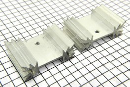 Радиатор аллюминиевый (средний) (35х25х12 мм)