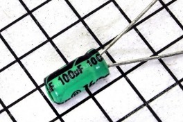 Конденсатор 100,0 х 6,3 V (4х7)  105&deg;